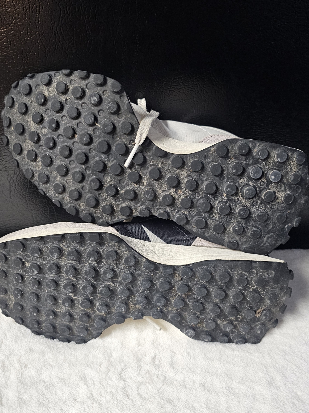 New Balance Women's 327 Size 7.5 Sea Salt White/Black Comfy Work Walking - Picture 5 of 9